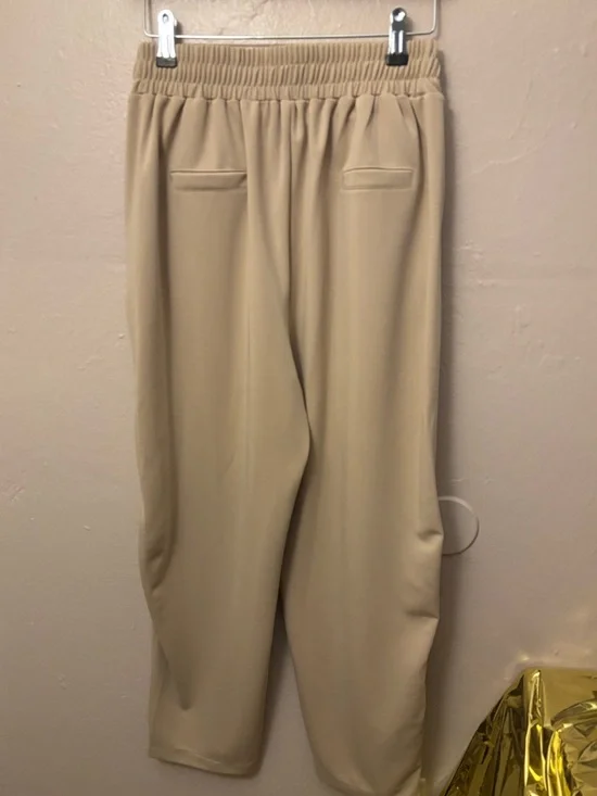 High-Rise Wide Leg Belted Pants in Beige 🆕 - Picture 4 of 6